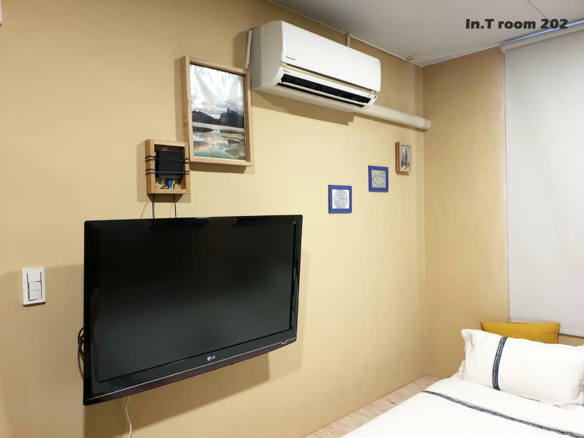 In.T Apartment Tainan Bagian luar foto